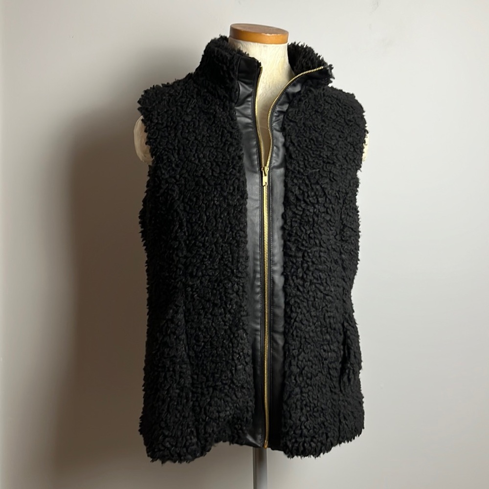 TOP IT OFF vest SIZE M (8-10)